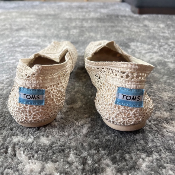 TOMS - Picture 2 of 3